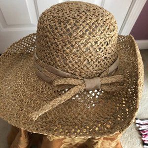 Ladies Straw Hat With Bow